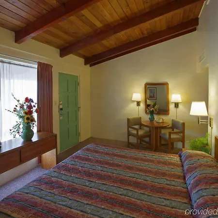 Hotel Lamplighter 2*